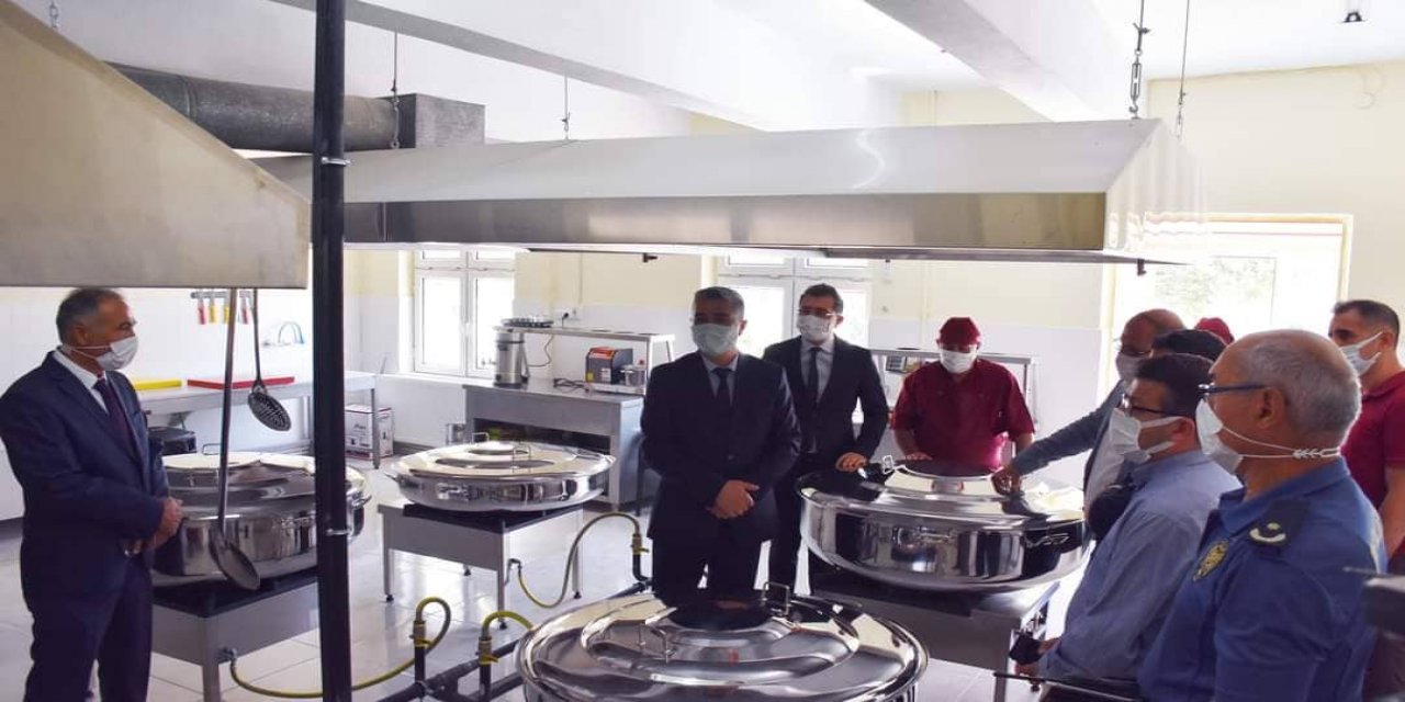 Karapınar'da taşımalı eğitim gören öğrenciler için yapılan yemekhane açıldı