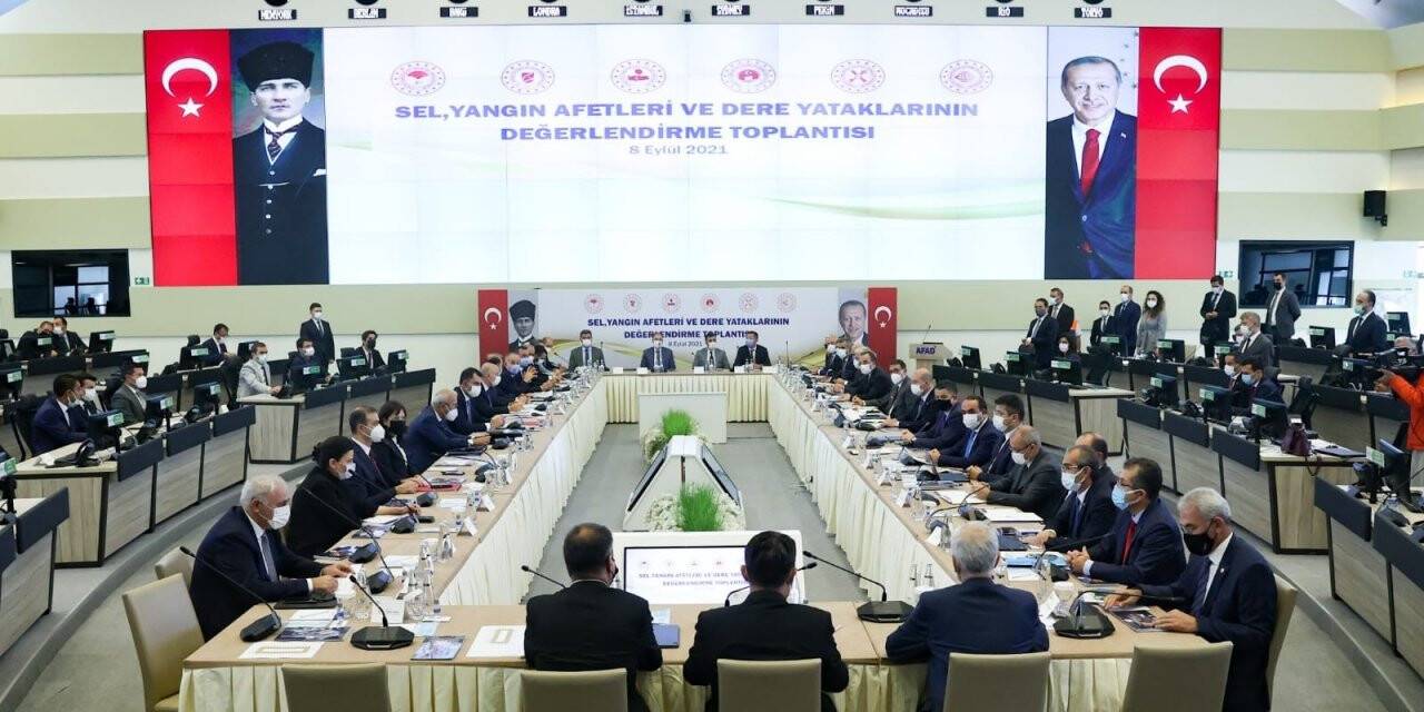 6 bakan son dönemde yaşanan afet ve sel felaketlerini değerlendirmek üzere toplandı