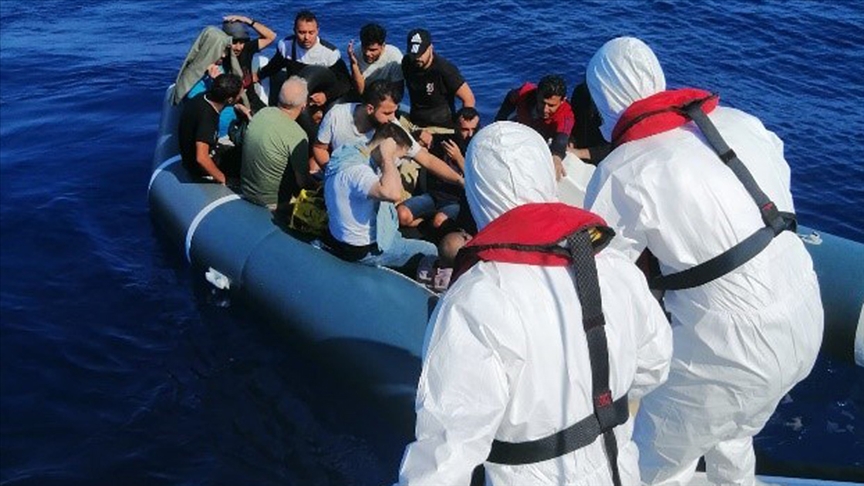 Kastik bottaki 18 düzensiz göçmen kurtarıldı