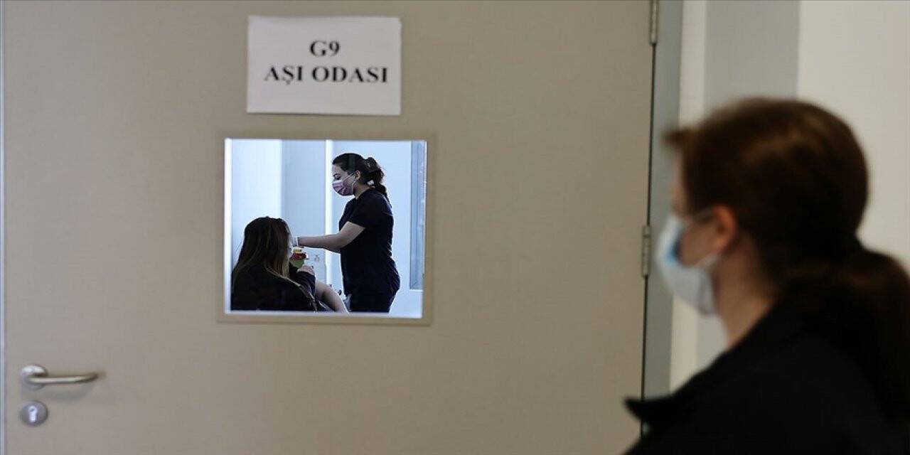 Türkiye'de uygulanan Kovid-19 aşı dozu miktarı 100 milyonu geçti