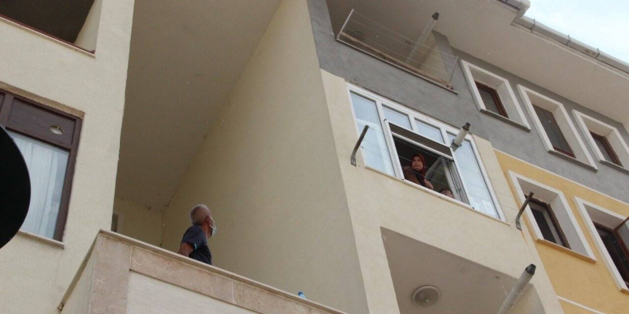Bir annenin en zor kararı! Yangından kurtarmak istediği kızını 4. kattan aşağı attı