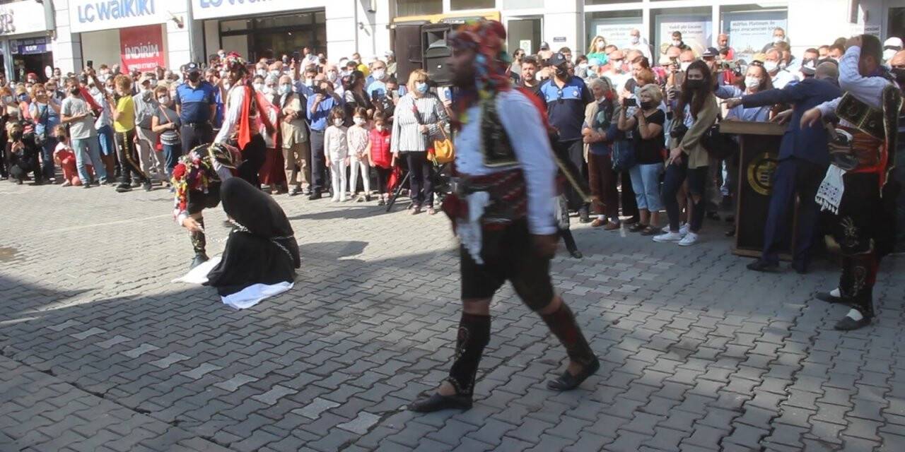 Edremit'te zincirli kadın gösterisine müdahale etmeyen kaymakam görevden alındı
