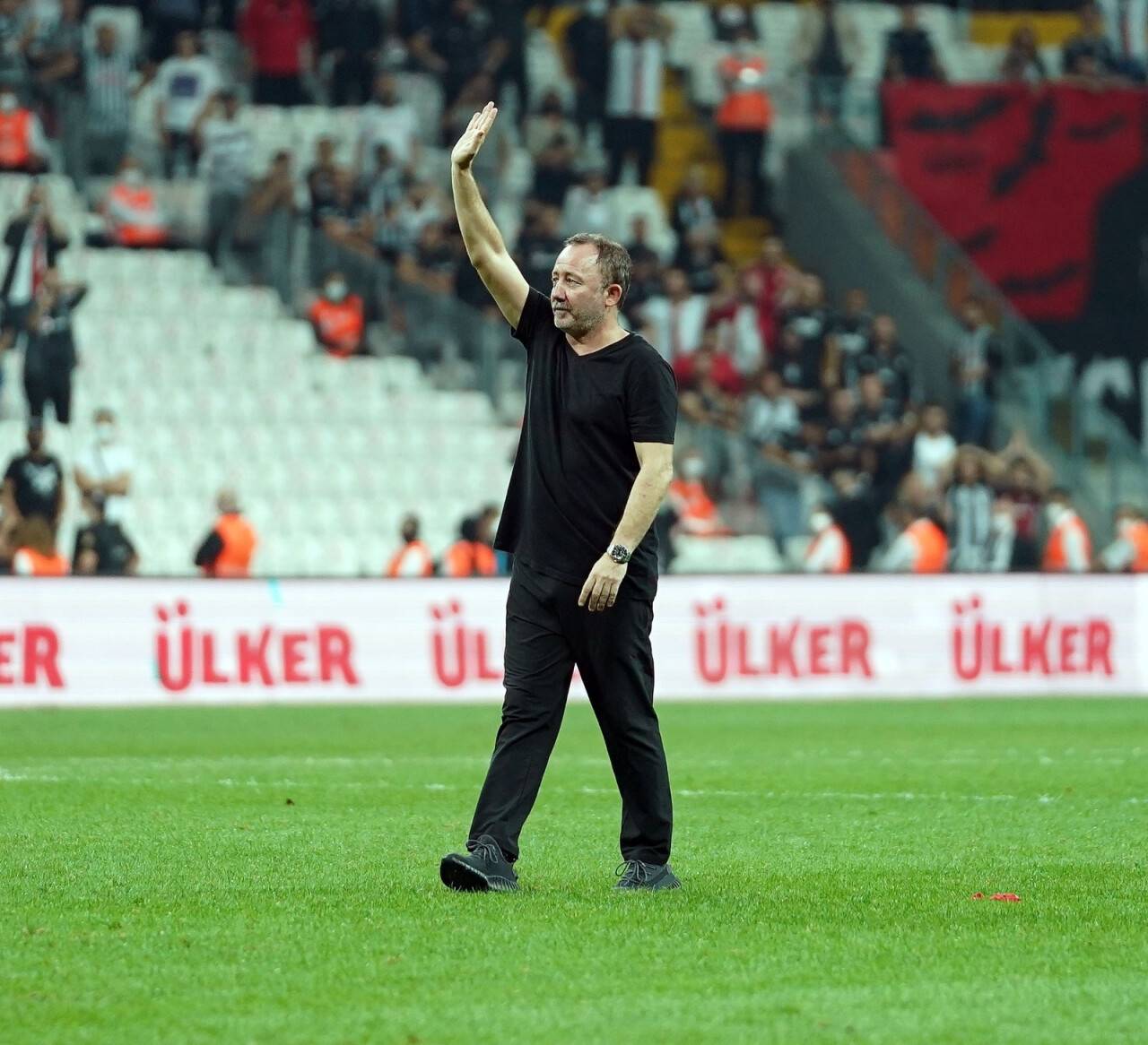 Taraftar istedi, Sergen Yalçın sahaya çıktı