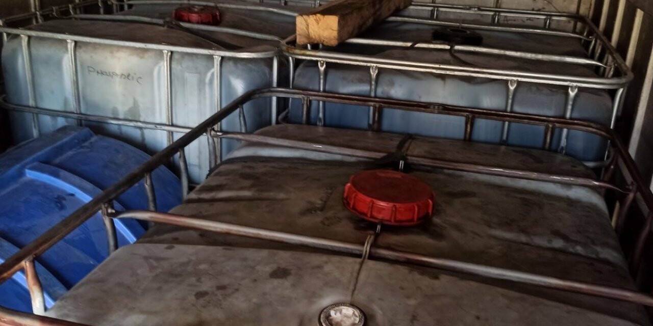 Sahte kargo aracında litrelerce kaçak akaryakıt bulundu