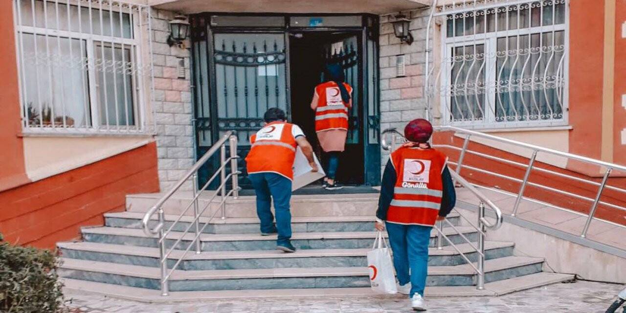 Genç Kızılay Selçuklu’dan eğitime destek