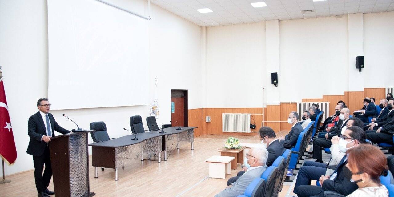 SÜ Hukuk Fakültesinde akademik kurul toplantısı yapıldı