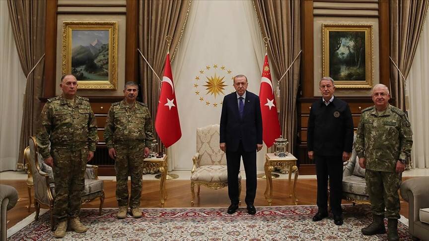 Cumhurbaşkanı Erdoğan, Azerbaycan Savunma Bakanı Hasanov ve Genelkurmay Başkanı Veliyev'i kabul etti
