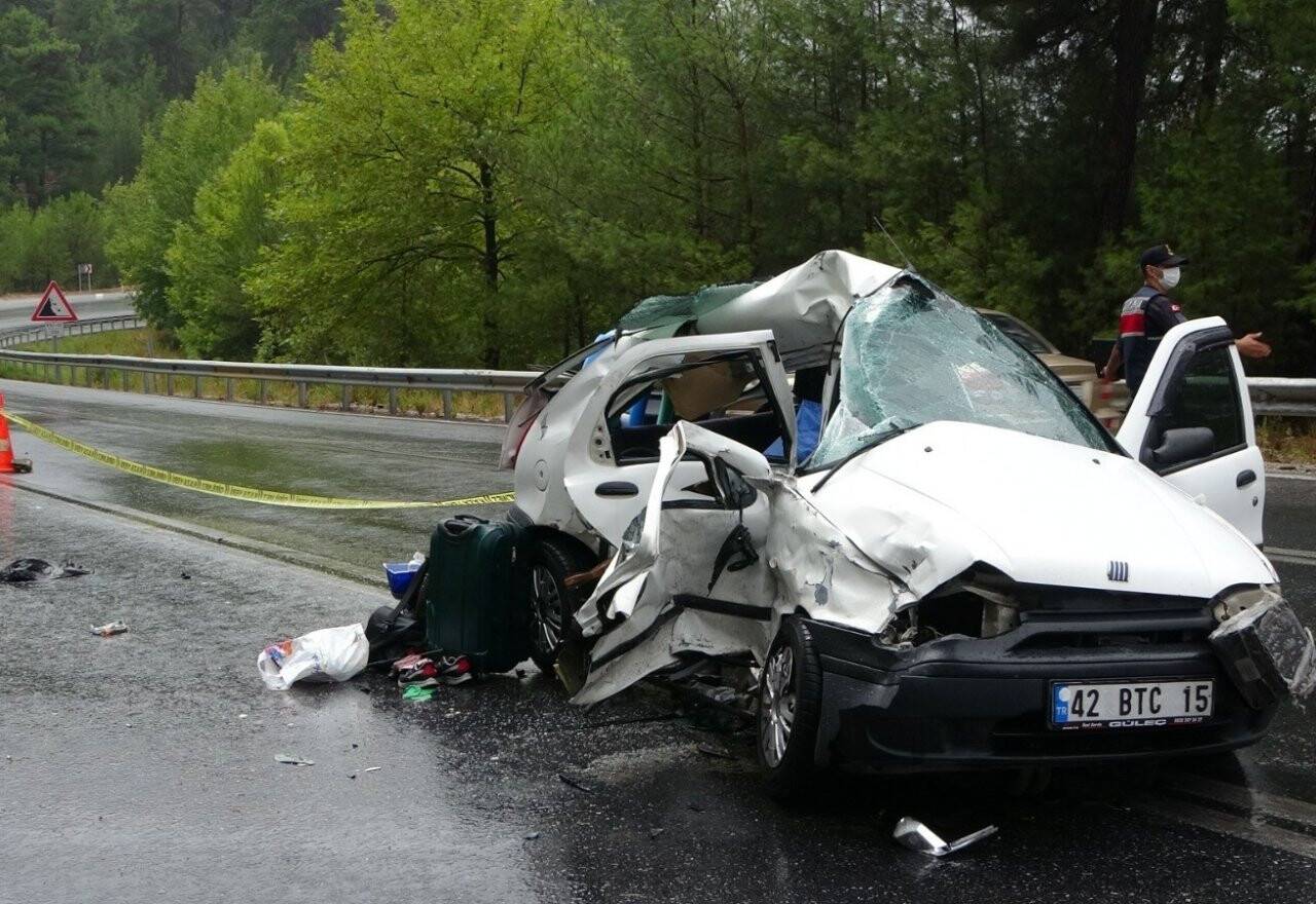 Eve dönüş yolu 2 kızı anne ve babasından ayırdı