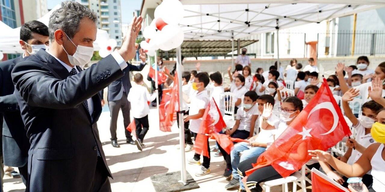 Milli Eğitim Bakanı Özer Diyarbakır’a ilkokul açılışına katıldı