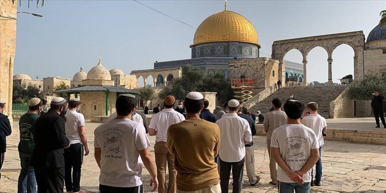 Yüzlerce fanatik Yahudi'den Mescid-i Aksa'ya baskın