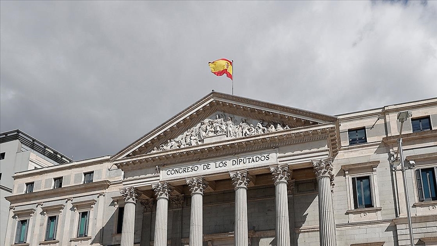 İspanyol hükümeti, Katalonya'nın bağımsızlık talebi için masaya oturdu
