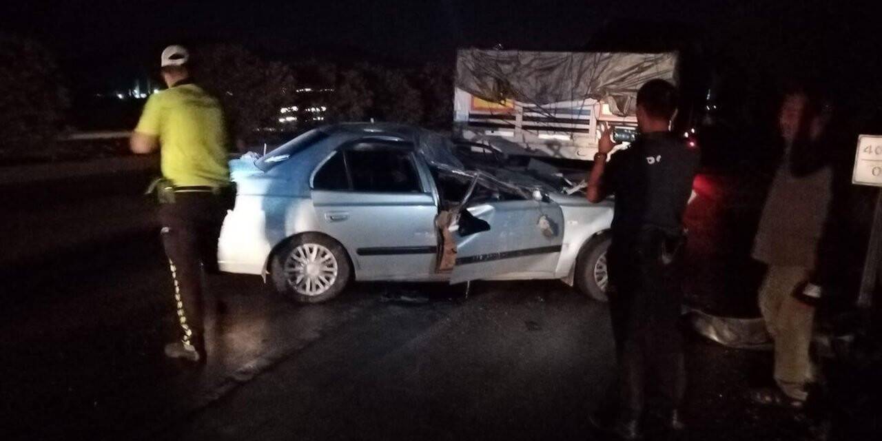 Otomobil ve TIR çarpıştı, 2 yaşındaki çocuk öldü