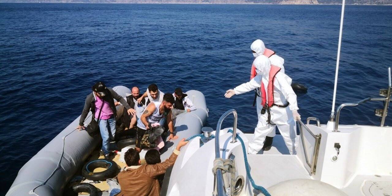 Marmaris’te 15 düzensiz göçmen kurtarıldı
