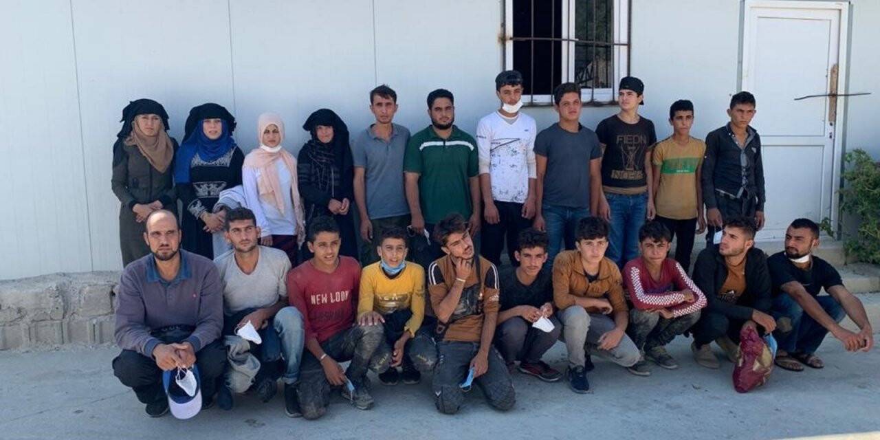 Hatay’da 21 kaçak göçmen yakalandı