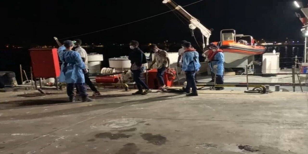 İzmir açıklarında 34 düzensiz göçmen kurtarıldı
