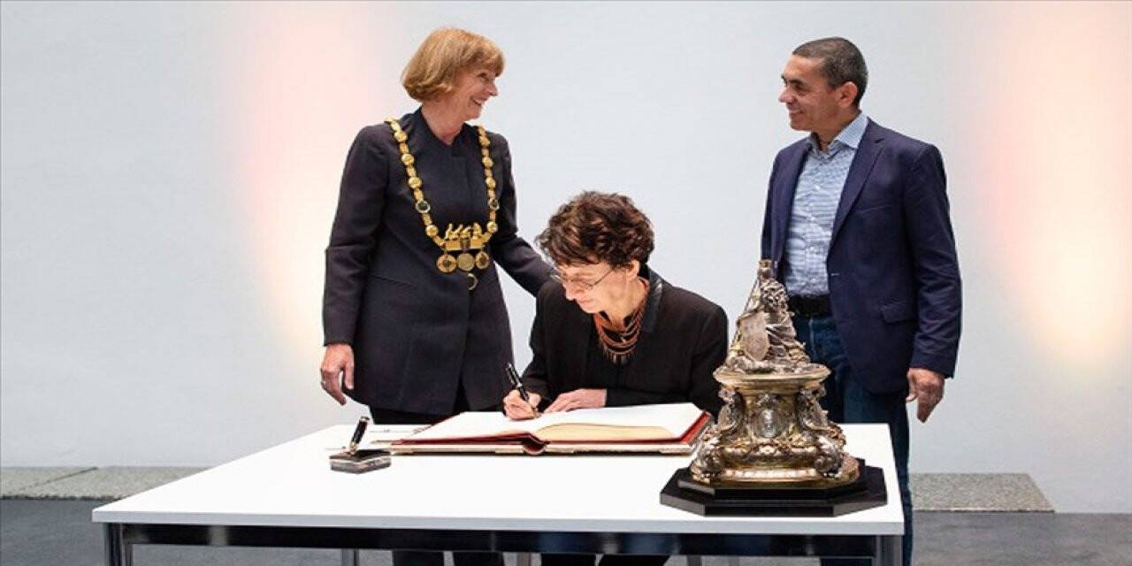 Uğur Şahin ile Özlem Türeci'ye fahri doktora unvanı