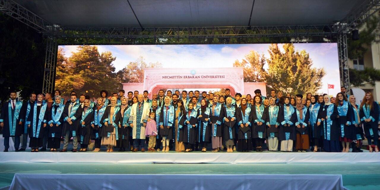 NEÜ’de ‘Geleceğe Mesaj’lı mezuniyet coşkusu