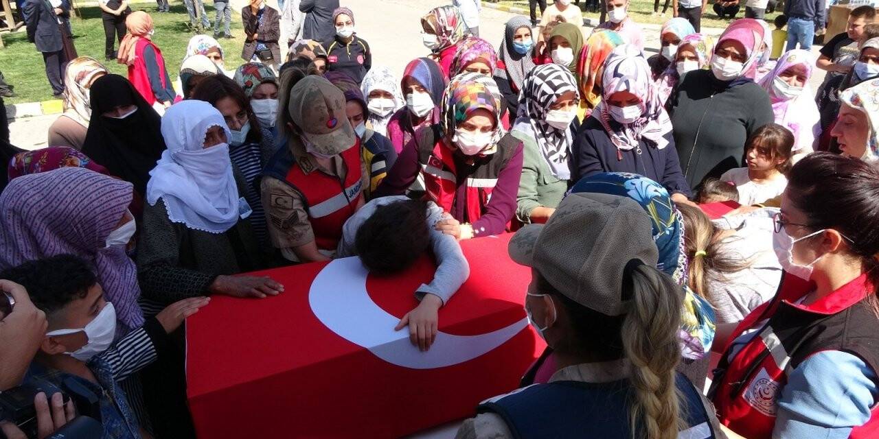 Şehit Ümit Solak, memleketi Muş'a uğurlandı