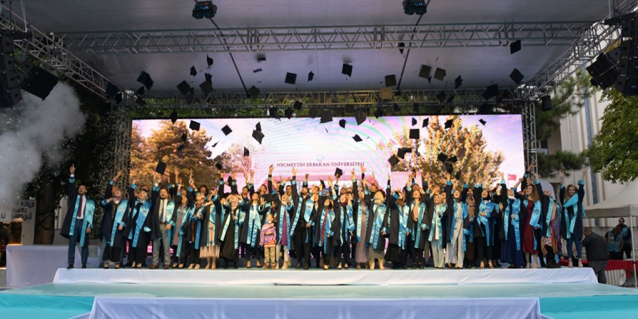 NEÜ'de ‘Geleceğe mesaj’lı mezuniyet coşkusu yaşandı