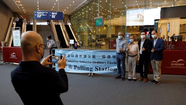 Hong Kong'da seçim komitesi üyelerini belirlemek için sandığa gidildi