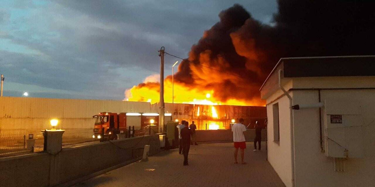Geri dönüşüm tesisinde yangın çıktı, vatandaşlar isyan etti