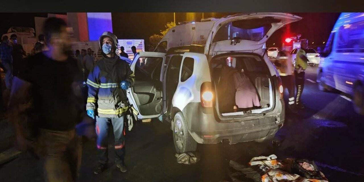 Otomobil tıra arkadan çarptı: 3’ü ağır 11 yaralı