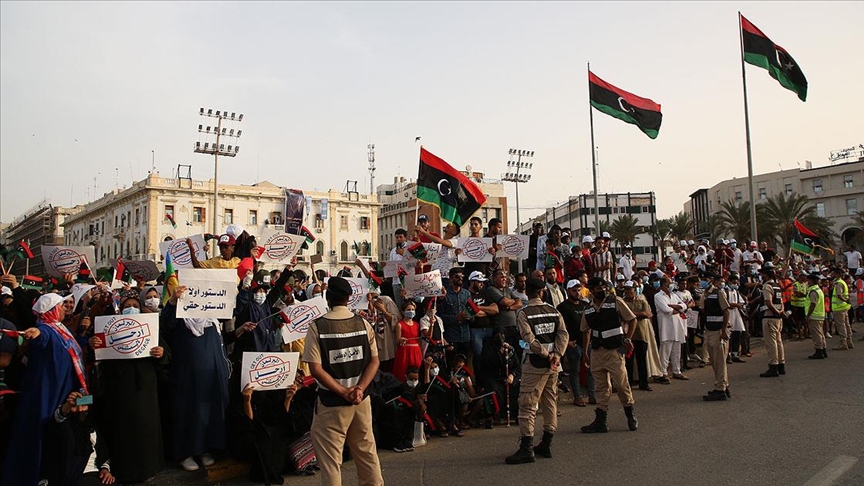 Binlerce Libyalı, güvenoyunu kararını protesto etti