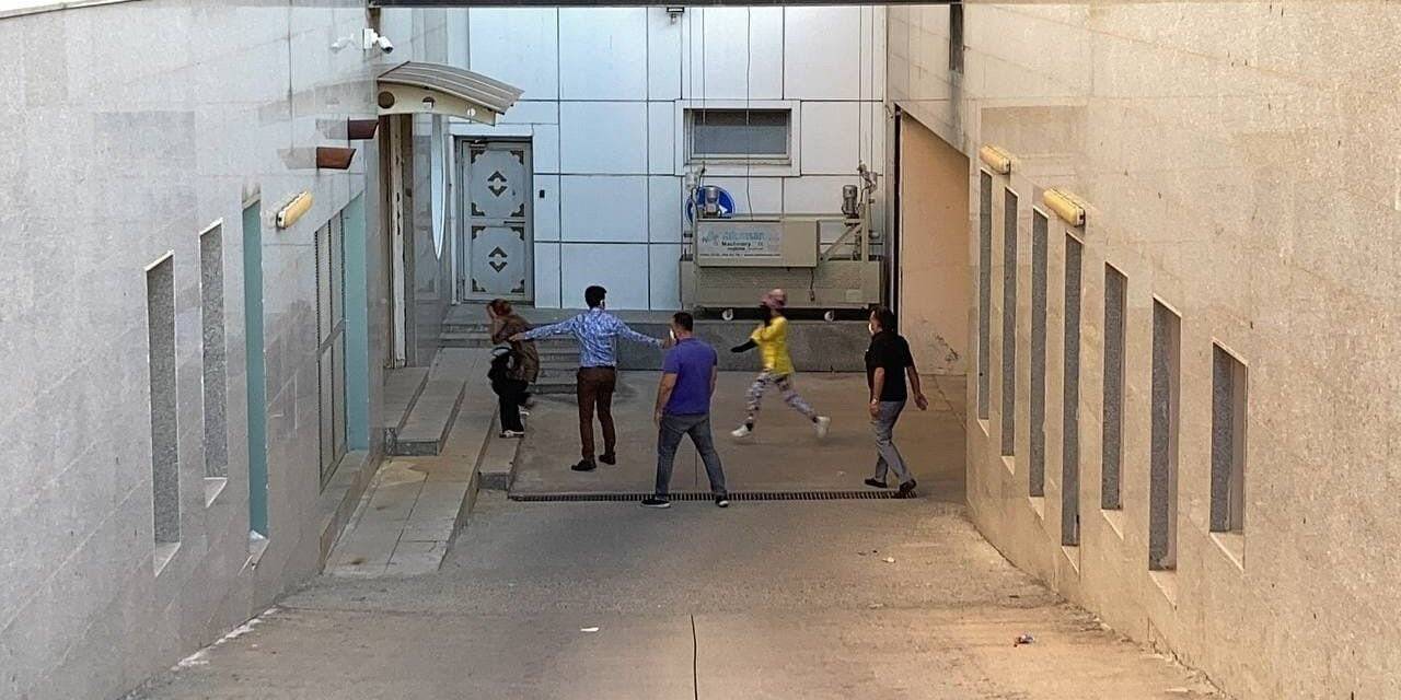 Bebeği canlı canlı mezara gömen anne ve nine adliyede