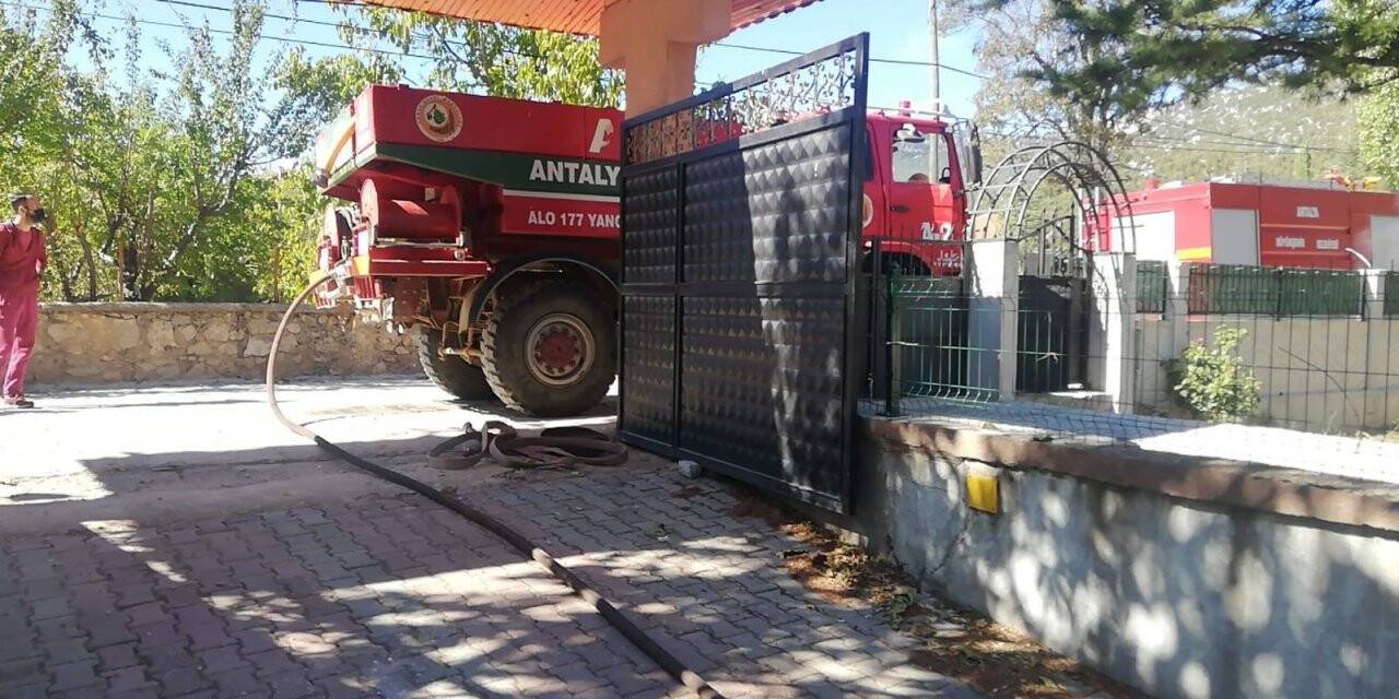 Dubleks ev çıkan yangında küle döndü