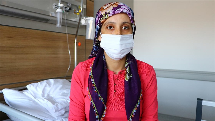 Hamilelik sürecinde Kovid-19'a yakalanan anneden "aşı olun" çağrısı