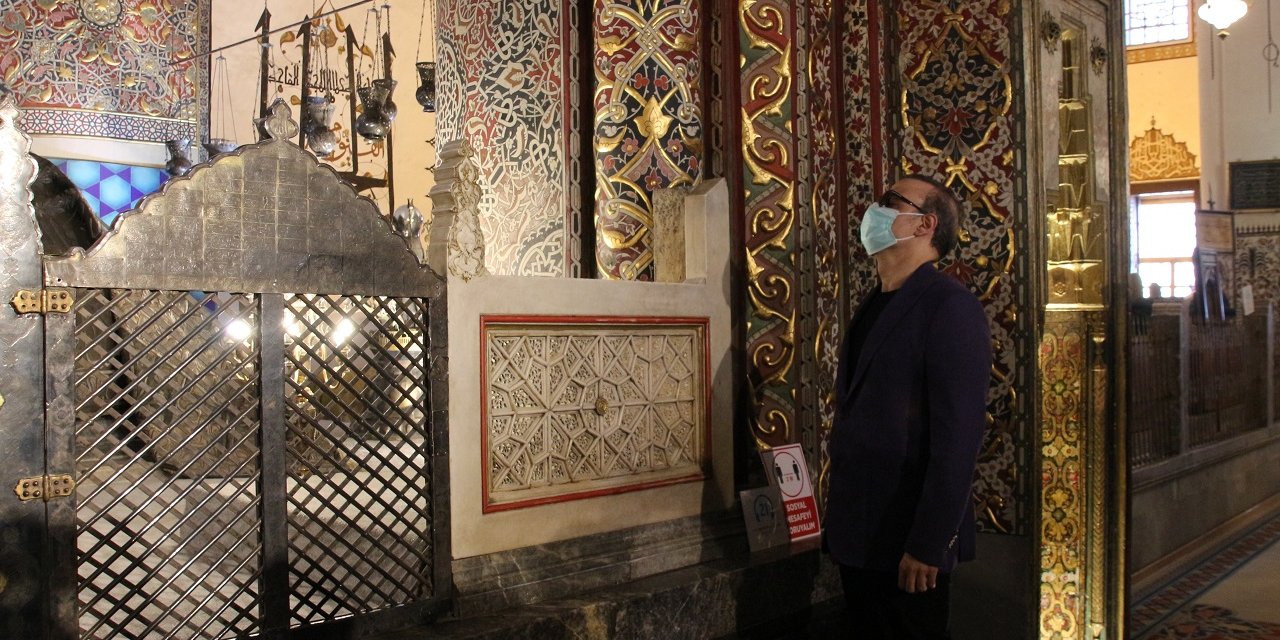 İranlı sanatçı Ali Reza Ghorbani, Mevlana Müzesi'ni ziyaret etti