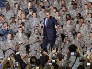 Obama, Amerikan Askerleriyle Poz Verdi
