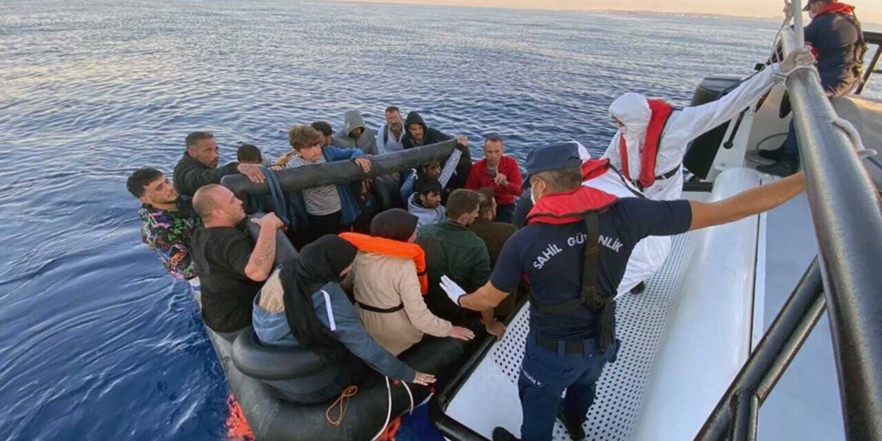Ege Denizi’nde 57 düzensiz göçmen kurtarıldı