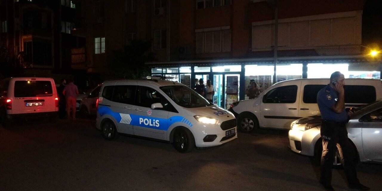 Antalya’da zincir market şubesinde maskeli silahlı soygun