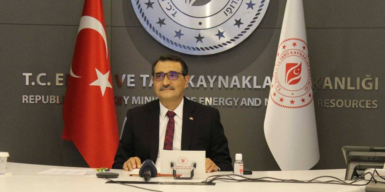 Bakan Dönmez: GES ve RES yatırımlarımızda gaza sonuna kadar bastık