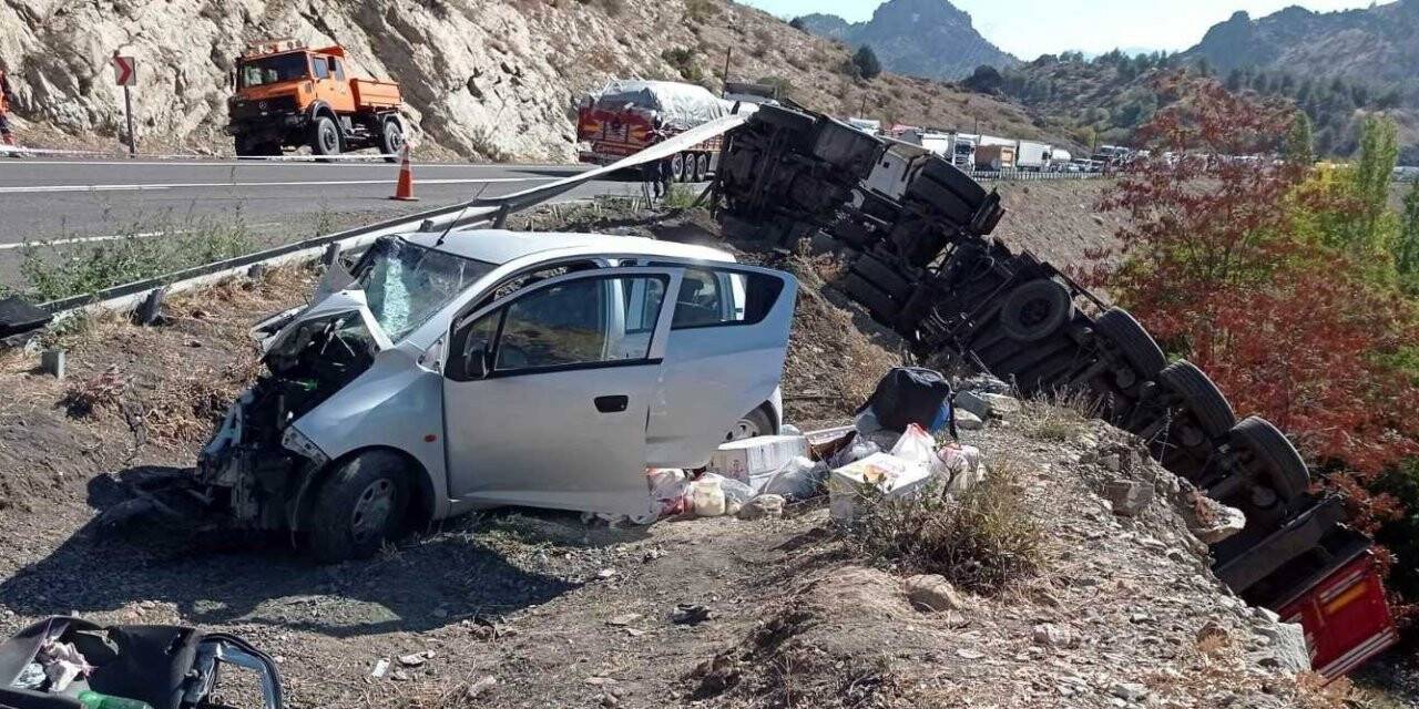 Niğde’de otomobil ile tır çarpıştı: 1 ölü, 2 yaralı