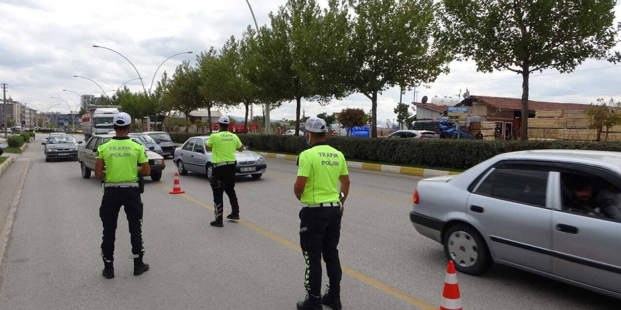 Kırmızı ışıkta geçti, 314 TL cezayı duyunca indirim istedi