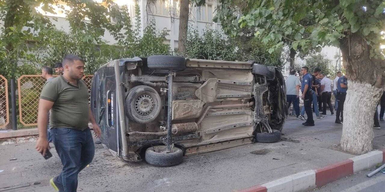 Araca çarpmamak için direksiyonu kırdı, takla attı