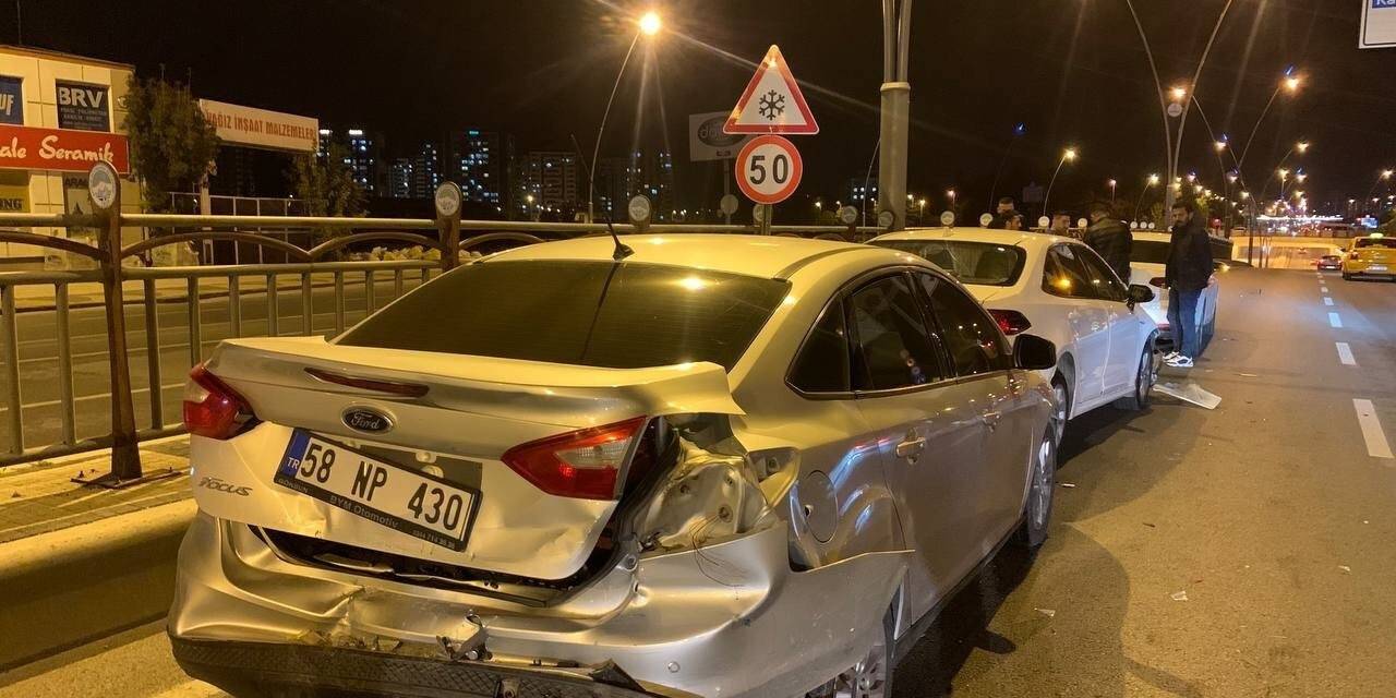 4 otomobil zincirleme kaza yaptı