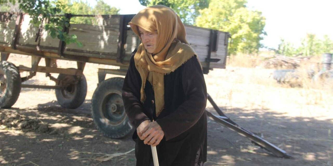 Konya'da, 107 yaşındaki asırlık nine her işini kendi görüyor