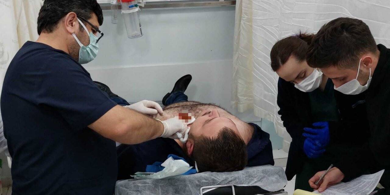 Boynundan bıçaklanan dolmuş şoförü ölümden döndü