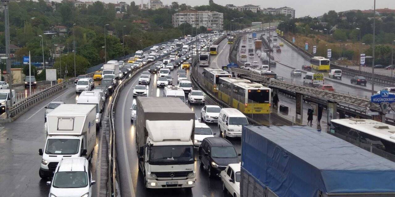 İstanbul’da yağışın etkisiyle trafik yoğunluğu arttı