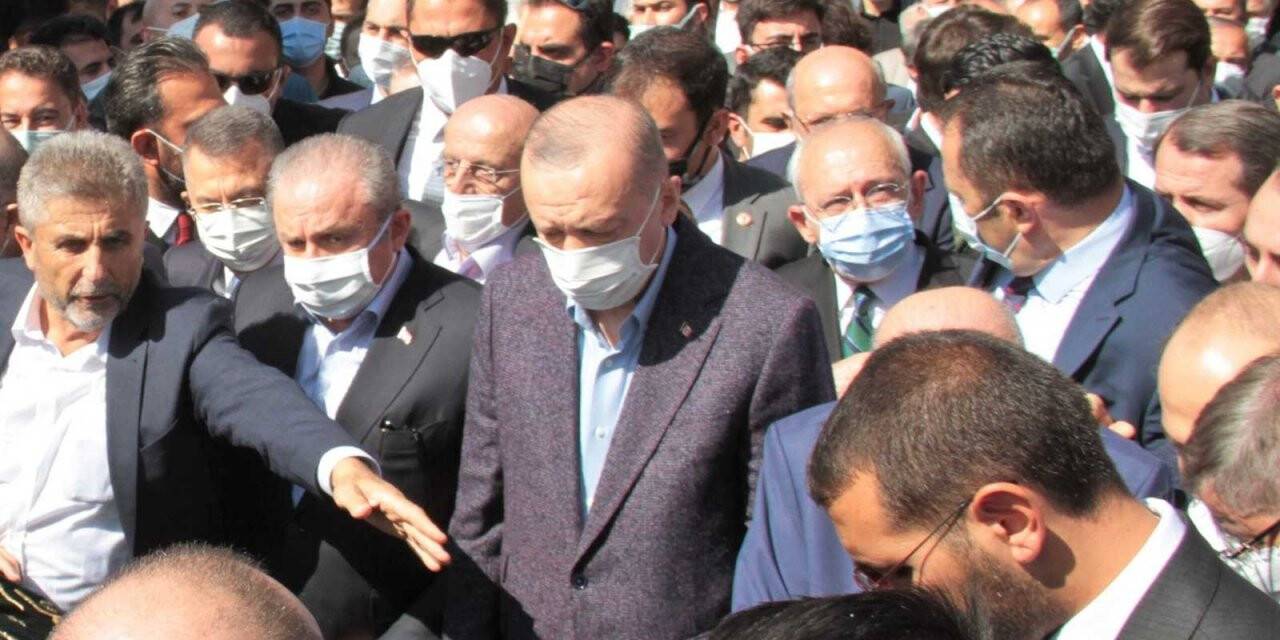 Cumhurbaşkanı Erdoğan, Saadet Partisi Yüksek İstişare Kurulu Başkanı Asiltürk’ün cenazesine katıldı