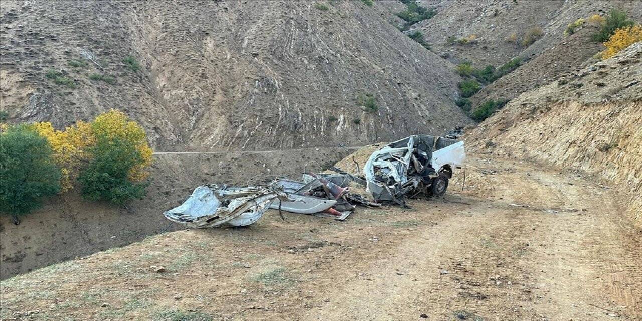 Bingöl'de iki işçi, PKK'lı teröristlerin bombalı saldırısı sonucu şehit oldu