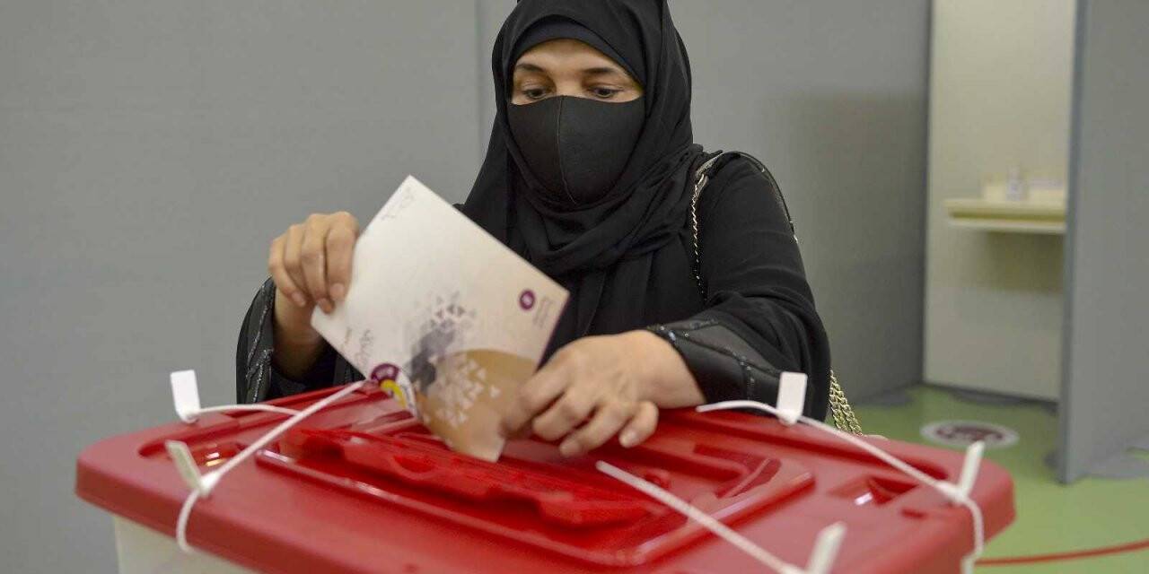 Katar’da ilk kez yapılan Şura Meclisi seçimlerine katılım oranı yüzde 44