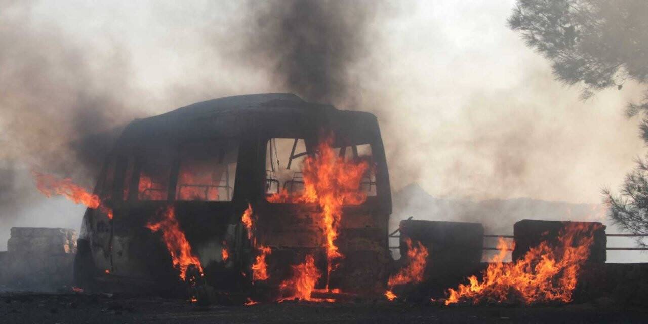 Ekmek teknelerinin yanışını gözyaşları içinde izlediler