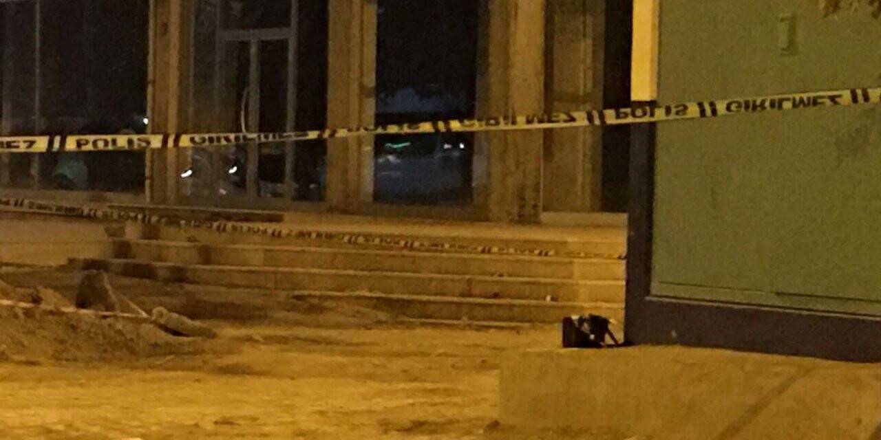 Şüpheli paket fünye ile patlatıldı