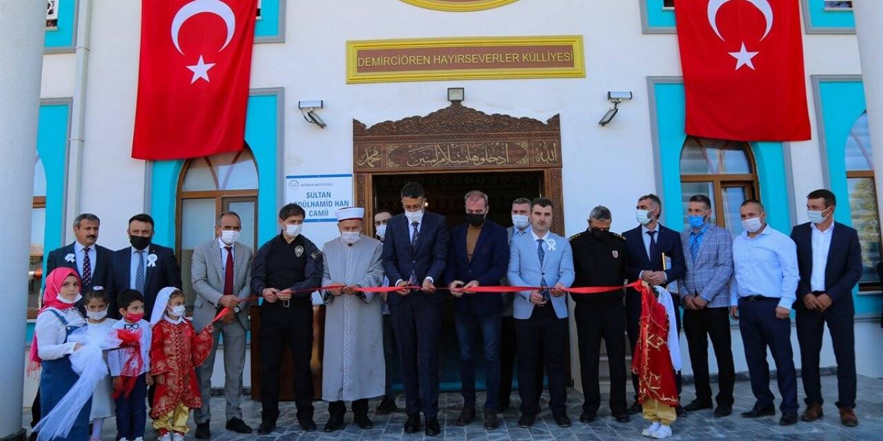 Hayırseverlerin 1 milyon 750 bin TL’ye yaptırdığı külliye hizmete açıldı