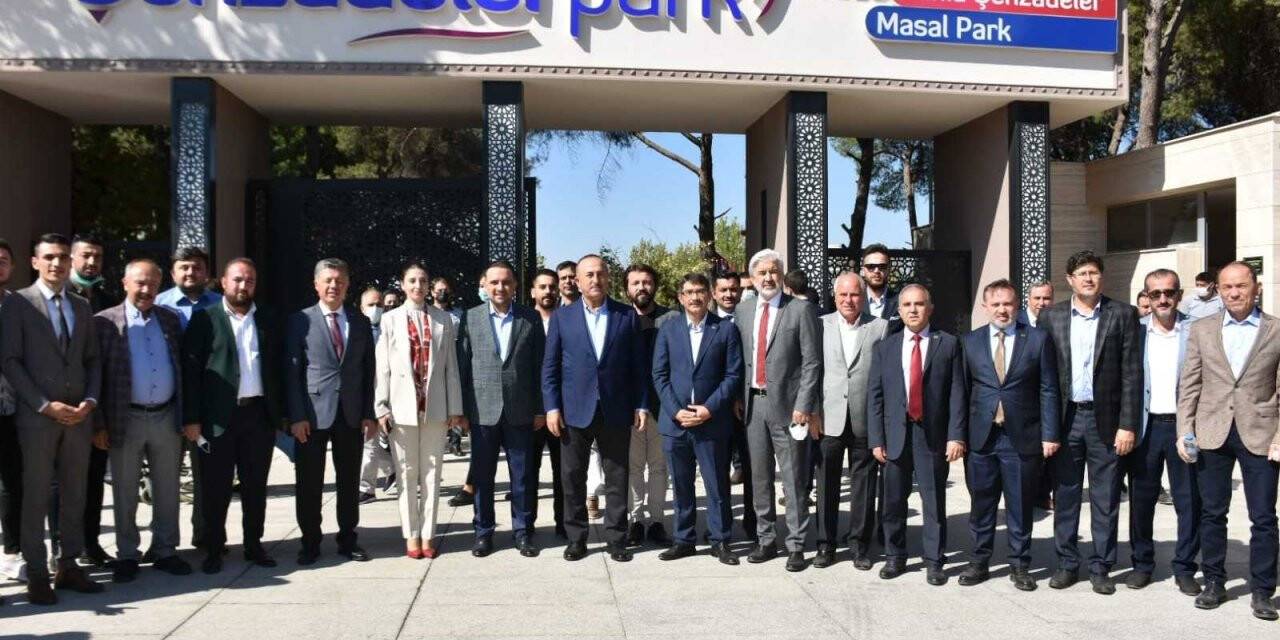 Bakan Çavuşoğlu Şehzadelerpark’ı ziyaret etti