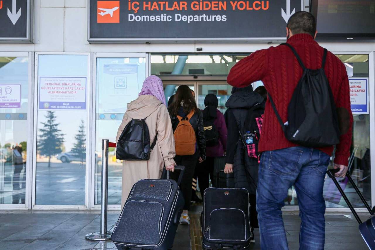Kitap okuyup dereceye girdiler, belediye yurt dışı gezisiyle ödüllendirdi